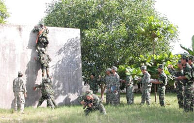 Lính đặc nhiệm luyện rèn...