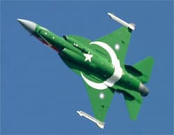 Pakixtan lần đầu tiên thử nghiệm máy bay Thần Sấm JF-17