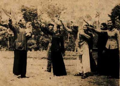 Hát bên bờ giới tuyến