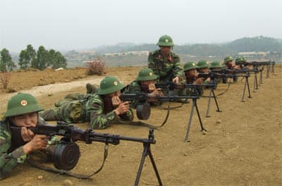 Tháng ba ở đơn vị đánh trận mở màn