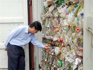 Bốn doanh nghiệp nhập khẩu "rác" bị xử phạt 500 triệu đồng