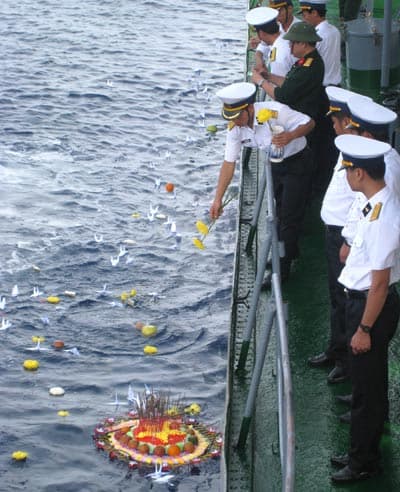 Cờ Tổ quốc mãi tung bay