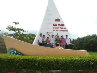 Vươn lên từ mũi đất xanh