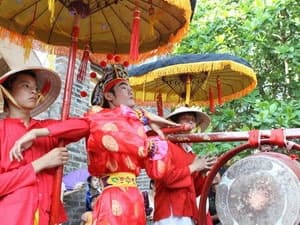 Tưng bừng rộn ràng lễ hội Gióng đền Phù Đổng