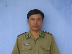 Dạy chữ, giúp đồng đội gần dân