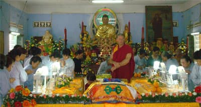 Cung nghinh và chiêm bái xá lợi Phật tổ