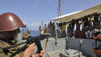 Nga giải cứu thành công tàu chở dầu bị cướp biển Somalia bắt cóc