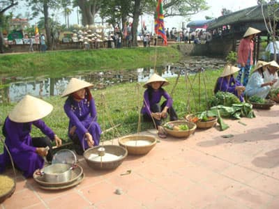 Đưa nhau về hội chợ quê