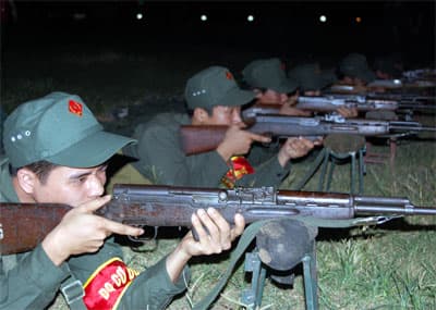 Những ánh mắt xuyên đêm