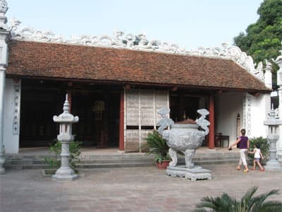 Chùa Bà Đanh không vắng