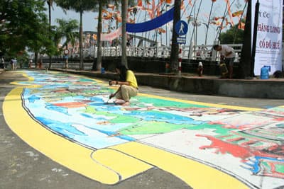 Hai bức tranh kỷ lục tại Festival Huế 2010
