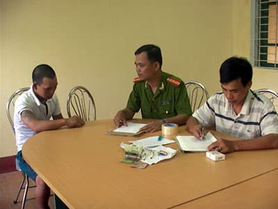 Bắt đối tượng tàng trữ 10 gói hêrôin