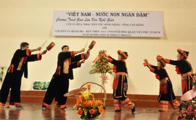 Giao lưu nghệ thuật "Việt Nam-nước non ngàn dặm"
