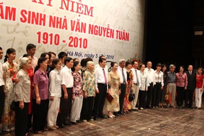 Với Nguyễn Tuân-vài hồi ức nhỏ
