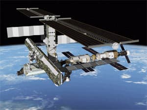 Điều chỉnh quỹ đạo ISS lên thêm 2,2km