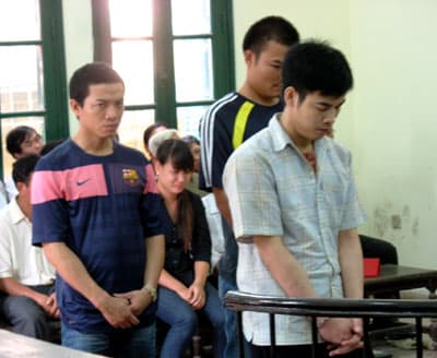 Án mạng từ va chạm trong quán cà phê