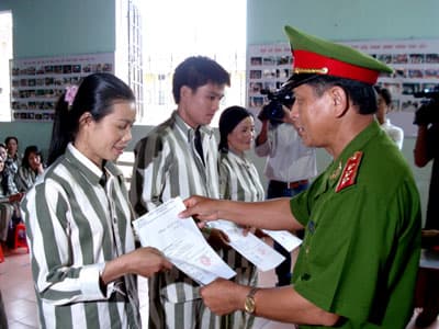 Công bố quyết định đặc xá cho 480 phạm nhân Trại giam Ngọc Lý