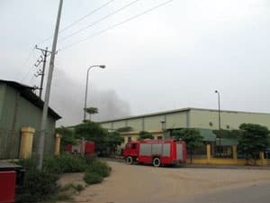 Cháy lớn thiêu rụi 1.000m2 xưởng nhựa ở Hà Nội