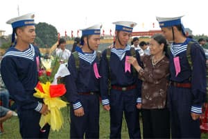 Giúp chiến sĩ mới sớm "hòa đồng"