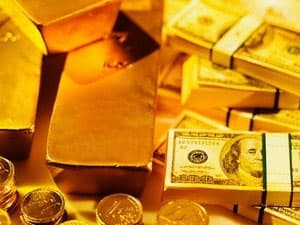 Vàng và đôla đứng giá, giới đầu tư thận trọng