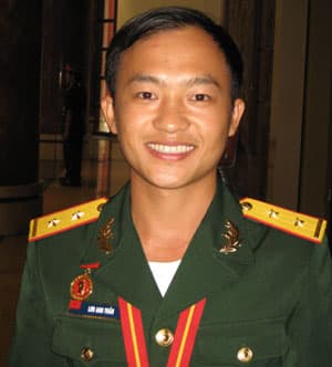 Niềm vui của những sĩ quan trẻ tốt nghiệp loại giỏi