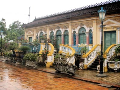 Nhiều ngôi nhà cổ xuống cấp
