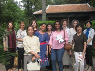 Ngưỡng mộ con người và nhân cách Hồ Chí Minh