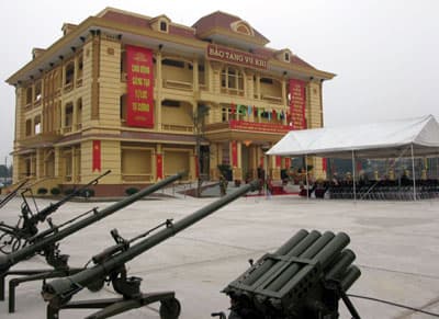 Khánh thành Bảo tàng Vũ Khí