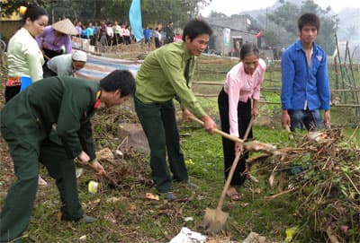 "Lính kho" thu gom rác thải