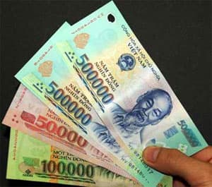Khởi tố một CSGT nhận hối lộ
