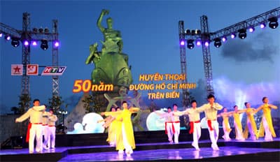 50 năm về trong một ngày!