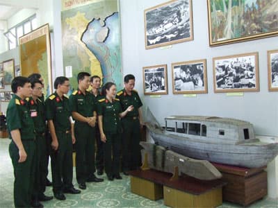 Ghe hai đáy