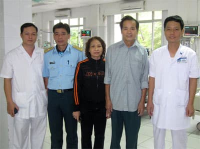 Chào đời từ tấm lòng của các thầy thuốc