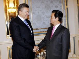 Thủ tướng hội kiến với các nhà lãnh đạo Ukraine