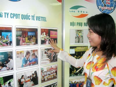Người bắc “cầu nối” ở xa Tổ quốc