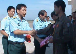 Mùa “chim én” rời tổ