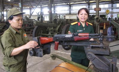 Người “Cải lão hoàn đồng” cho những khẩu súng