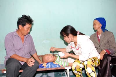 Cha đột quỵ, con bị bệnh ung thư