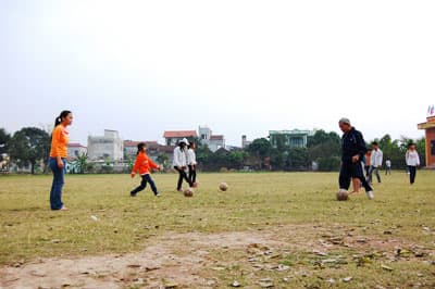 Người cựu binh và CLB bóng đá nữ “tuổi teen”