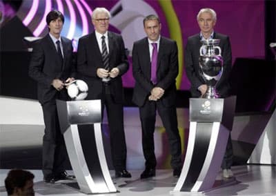 Bốc thăm chia bảng VCK EURO 2012: Hai đồng chủ nhà gặp may