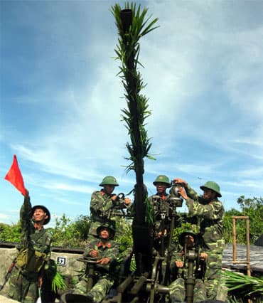 Khúc tình ca mùa xuân giữa trùng khơi
