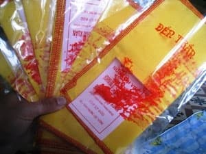 "Chợ ấn" nóng, dân buôn ấn đền Trần hoành hành