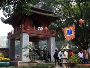 Nô nức người khai xuân tại Văn Miếu-Quốc Tử Giám