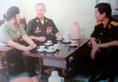 “Ba ngày bắn bảy máy bay/ Bắn rơi tại chỗ lăn quay giữa đồi”