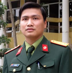 Bác sĩ tình nguyện hiến máu cứu người