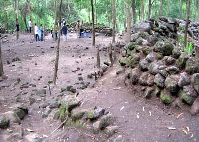 Hội thảo quốc tế “Lịch sử quan hệ kinh tế và dân tộc” về Trường Lũy
