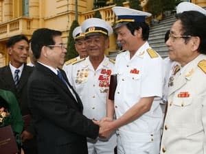 Chủ tịch nước Nguyễn Minh Triết tiếp thân mật đoàn cựu chiến binh đoàn tàu không số