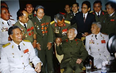 Gặp lại người cùng bắt sống tướng Đờ Cát – Xtơ ri (kỳ 2)