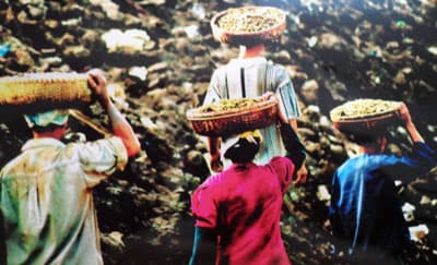 “Khoảnh Khắc”