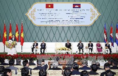 Thủ tướng Nguyễn Tấn Dũng dự Hội nghị xúc tiến đầu tư Việt Nam - Cam-pu-chia lần thứ hai
